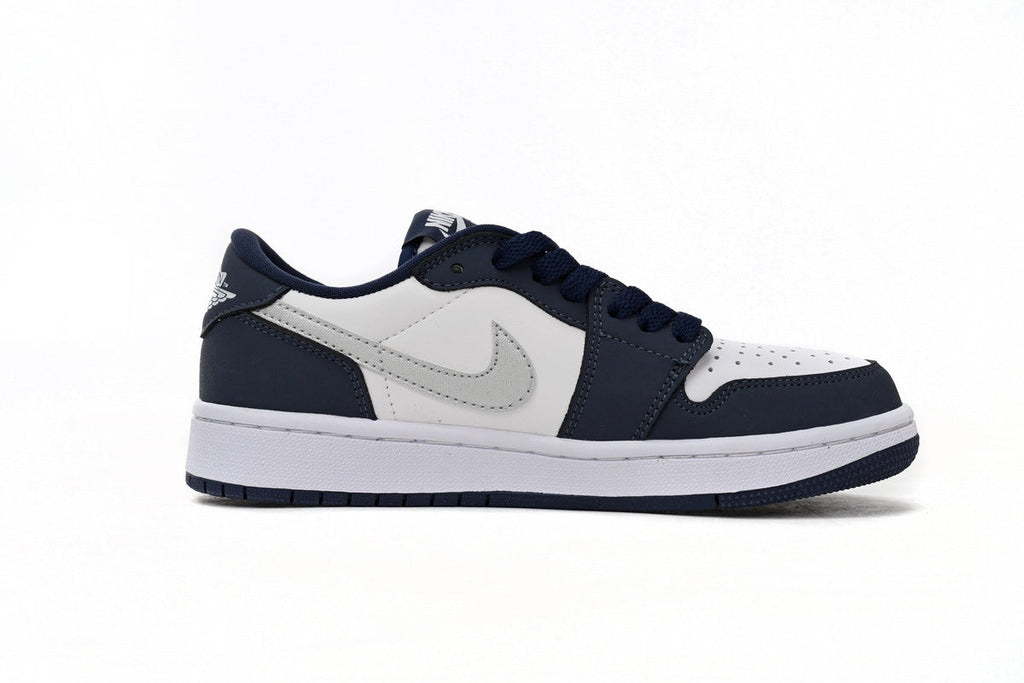 Jordan 1 Low SB Midnight Navy CJ7891-400