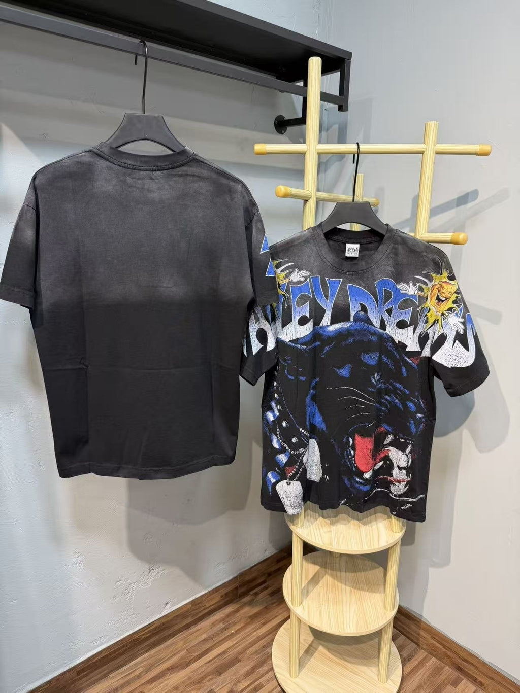 VALLEY Dreams Panther Graphic T-Shirt