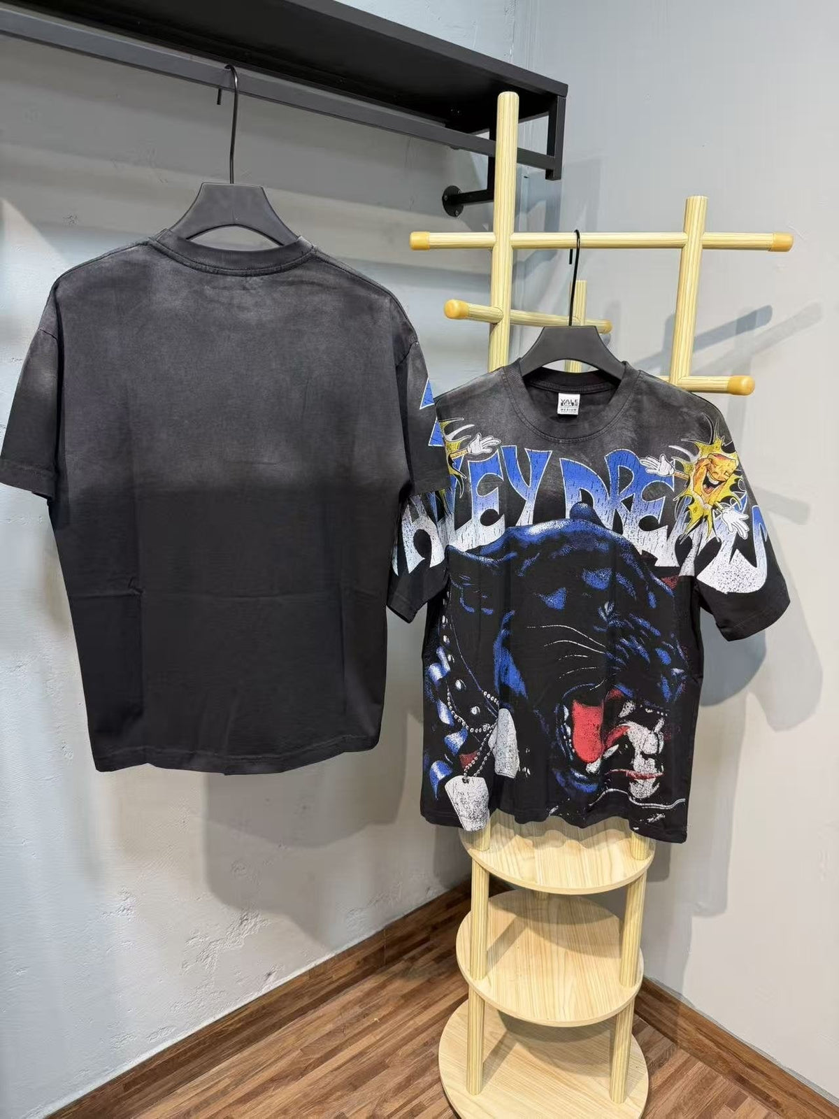 VALLEY Dreams Panther Graphic T-Shirt