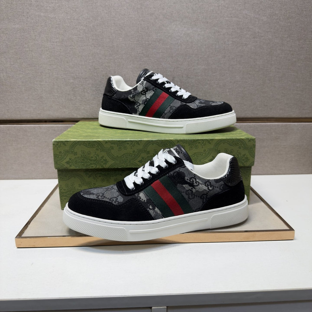 Gucci Men's Green-Red Stripe Sneakers