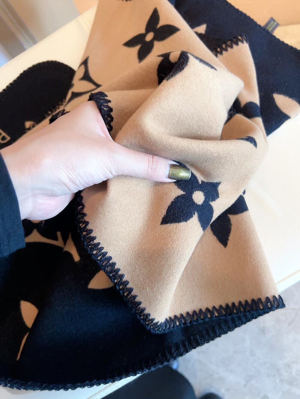 Louis Vuitton Monogram Contrast Scarf