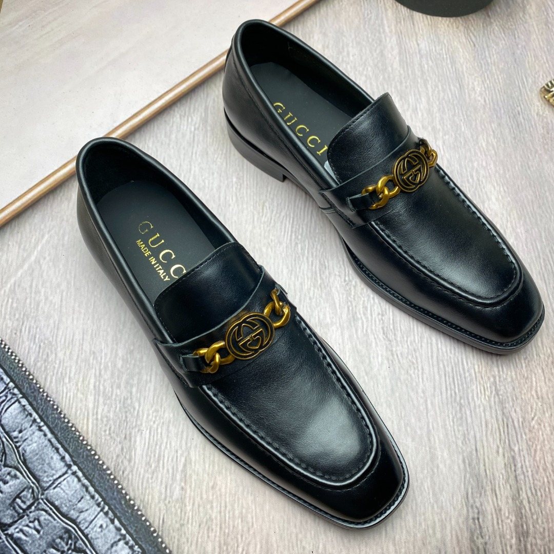 GUCCI Black Gold-Tone Hardware Loafers
